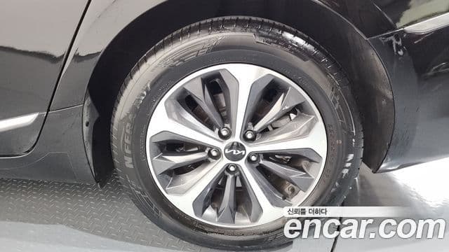 Kia K8 гибрид Noblesse Light, 2022 все фото