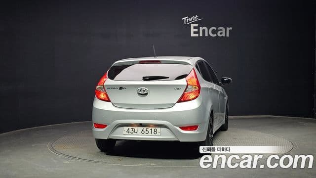 Hyundai Accent(новый кузов / новое поколение) Wit дизель 1.6 VGT Smart, 2015 4