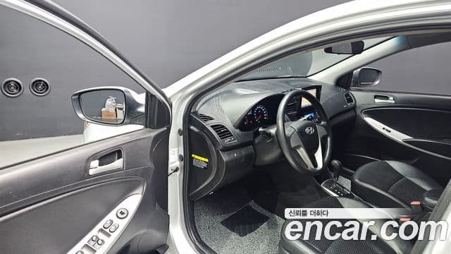 Hyundai Accent(новый кузов / новое поколение) Wit дизель 1.6 VGT Smart, 2015 10