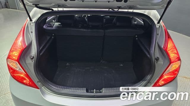 Hyundai Accent(новый кузов / новое поколение) Wit дизель 1.6 VGT Smart, 2015 20