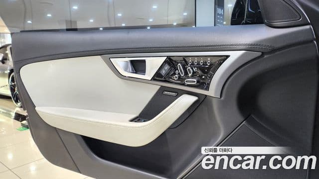 Jaguar F-TYPE X152, 2017 18