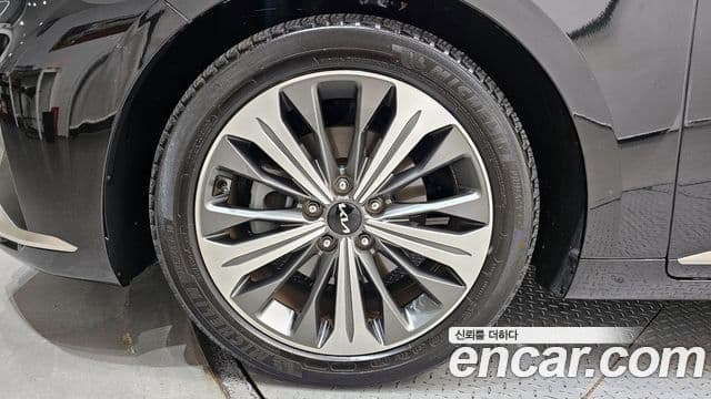 Kia K8 гибрид Signature, 2022 все фото