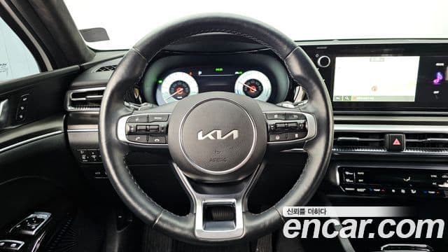 Kia K5 гибрид 3세대 Signature, 2023 13