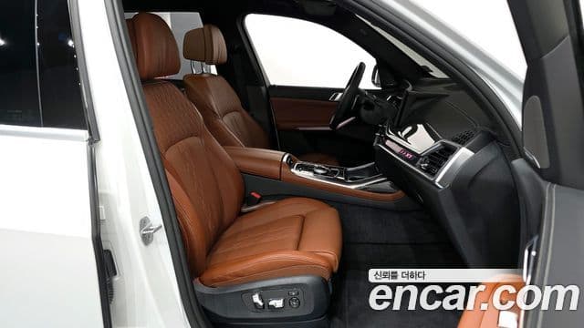 BMW X7 (G07) xDrive 40i M Sport 6인승, 2025 11