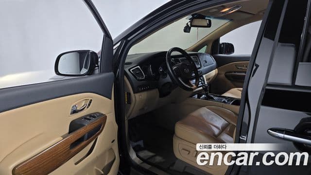 Kia All New Carnival Noblesse, 2016 10