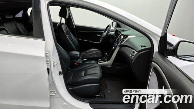 Hyundai i30(новый кузов / новое поколение) дизель 1.6 VGT Extreme, 2012 10