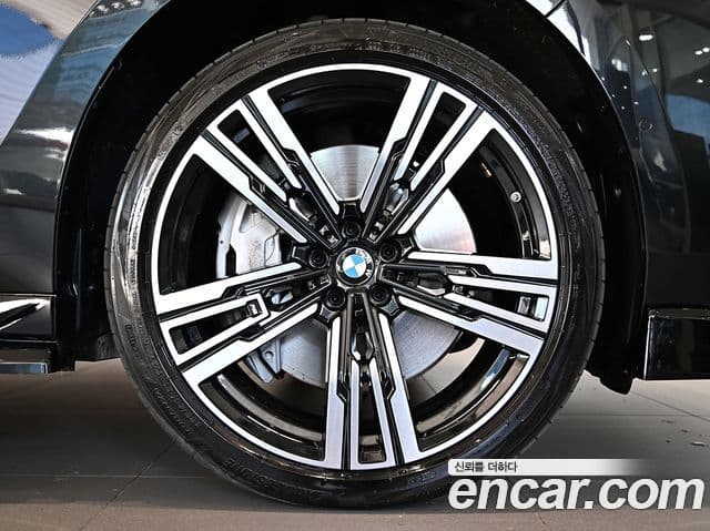 BMW 7시리즈 (G70) 750e xDrive M Sport, 2024 все фото