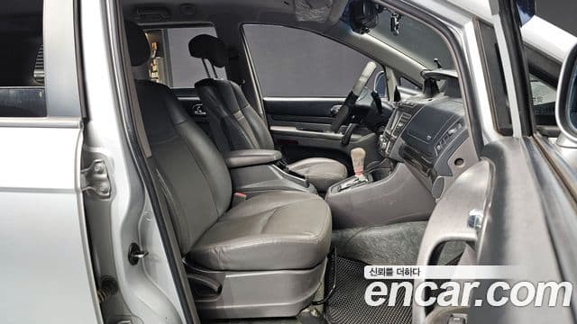 KG모빌리티(SsangYong) Korando 투리스모 4WD LT 11인승, 2014 10