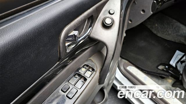 KG모빌리티(SsangYong) Korando 투리스모 4WD LT 11인승, 2014 16