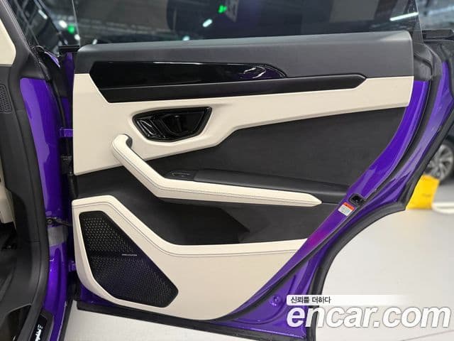 Lamborghini Urus 4.0 V8 SE, 2025 11