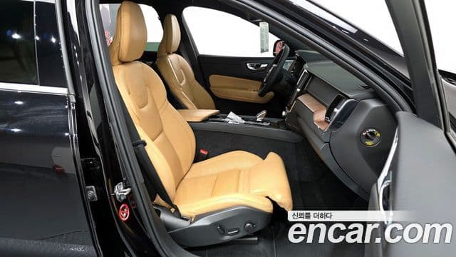 Volvo XC60 2세대 B5 Inscription, 2021 11