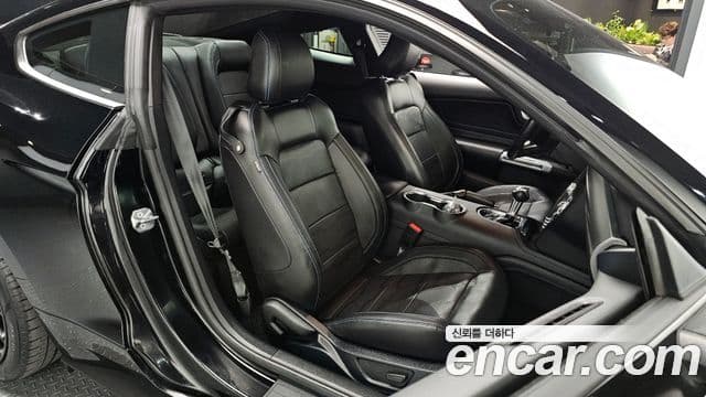 Ford Mustang купе, 2021 10