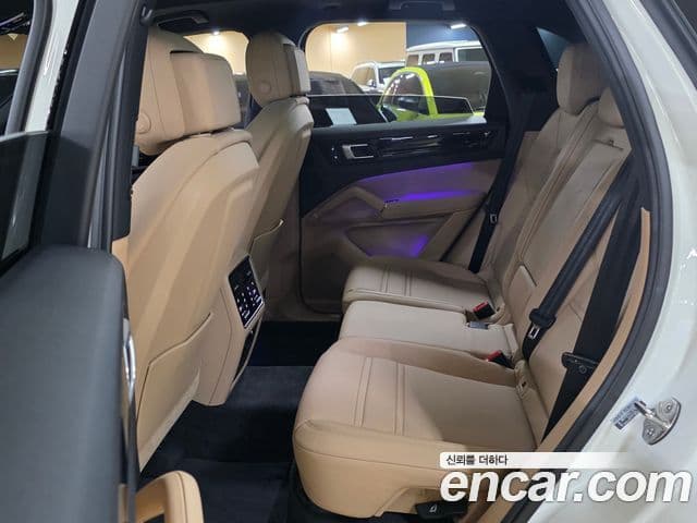 Porsche Cayenne (PO536), 2022 19