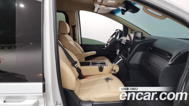 Hyundai Staria Modern, 2023 11