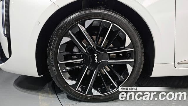 Kia The / новый New K8 гибрид Signature, 2025 все фото