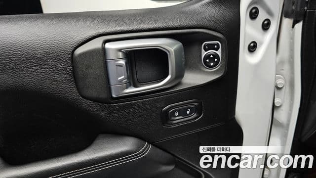 Jeep Wrangler (JL) 2.0 Overland 4도어, 2019 16