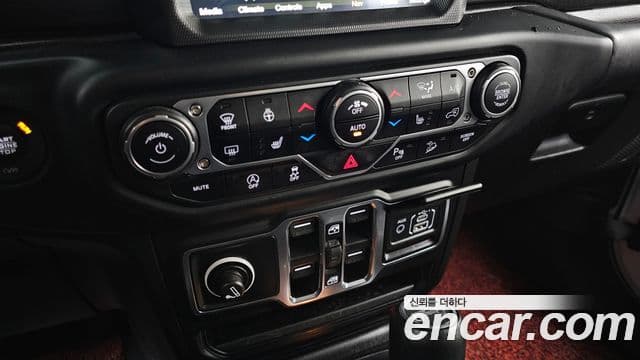 Jeep Wrangler (JL) 2.0 Overland 4도어, 2019 18