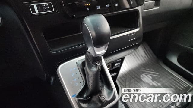 Hyundai Staria Modern, 2023 9