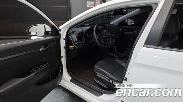 Hyundai Avante AD 1.6 GDI Value Plus, 2018 10