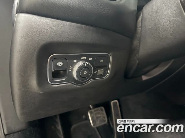 Aston Martin 밴티지 2세대 4.0 V8 купе, 2020 17