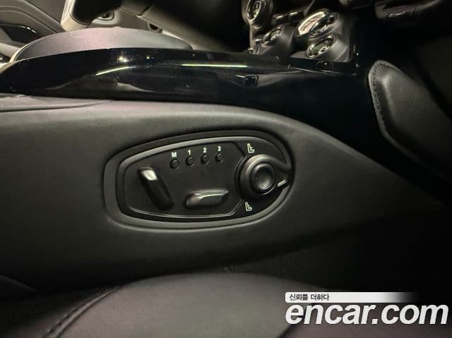 Aston Martin 밴티지 2세대 4.0 V8 купе, 2020 19