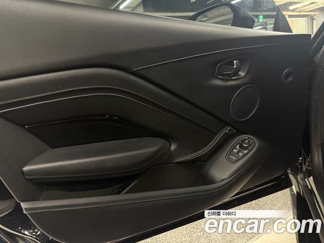 Aston Martin 밴티지 2세대 4.0 V8 купе, 2020 20