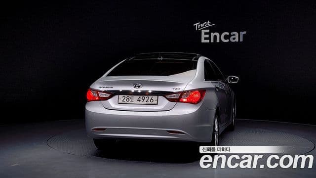 Hyundai YF Sonata чёрный, 2011 4