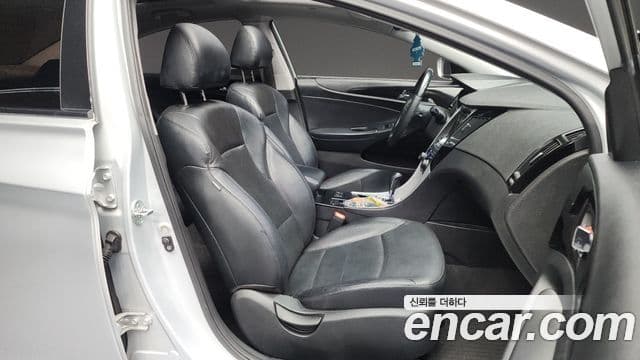 Hyundai YF Sonata чёрный, 2011 11