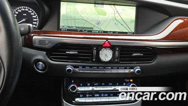 Genesis EQ900 Prestige, 2016 15