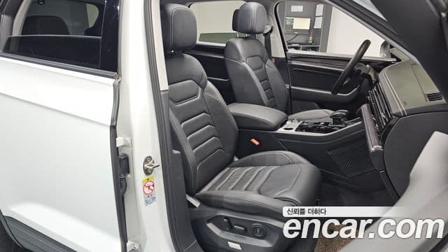 Volkswagen Touareg 3세대 Premium, 2023 10