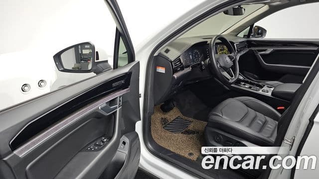Volkswagen Touareg 3세대 Premium, 2023 11