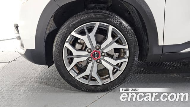 Kia Seltos Signature, 2023 все фото