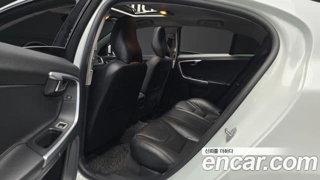 Volvo S60 2세대, 2015 12