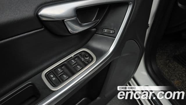 Volvo S60 2세대, 2015 17