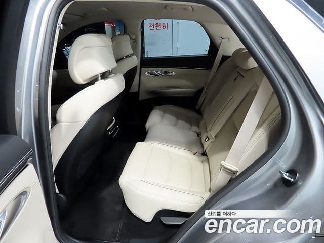 Genesis GV70, 2023 7