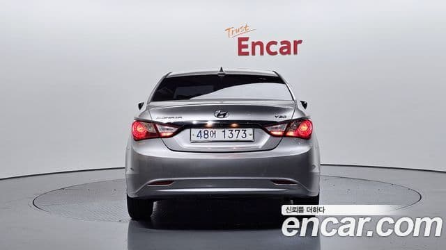 Hyundai YF Sonata Premier, 2010 4