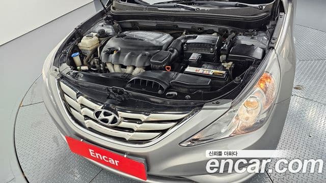 Hyundai YF Sonata Premier, 2010 6