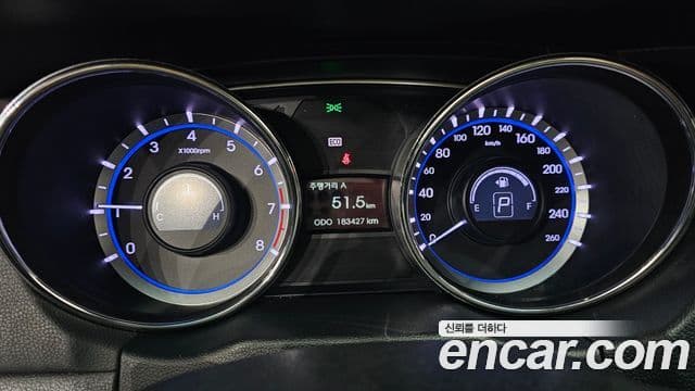 Hyundai YF Sonata Premier, 2010 8