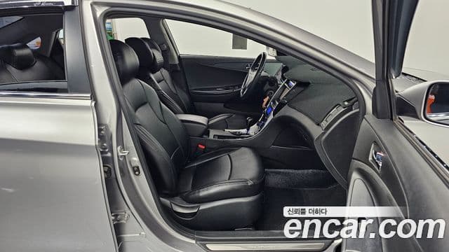 Hyundai YF Sonata Premier, 2010 10