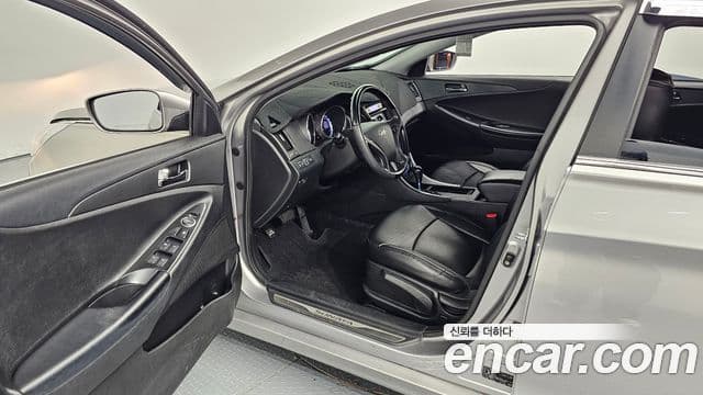 Hyundai YF Sonata Premier, 2010 11