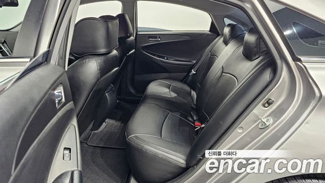 Hyundai YF Sonata Premier, 2010 12