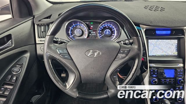 Hyundai YF Sonata Premier, 2010 13