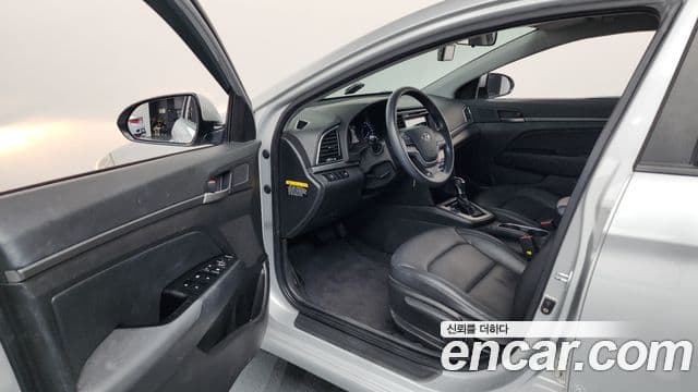 Hyundai Avante AD Style, 2016 10