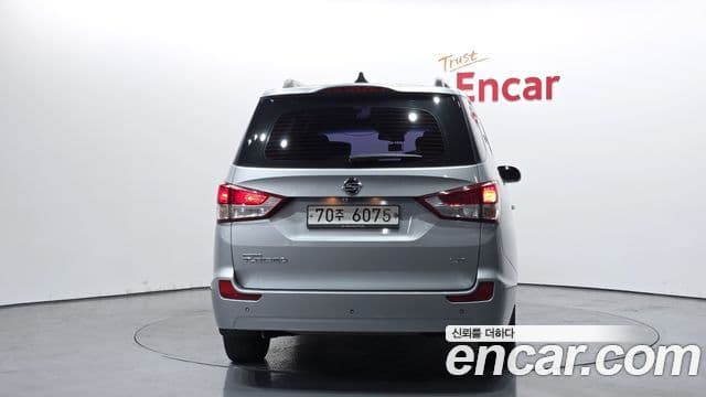 KG모빌리티(SsangYong) Korando 투리스모 2WD LT 11인승, 2014 4