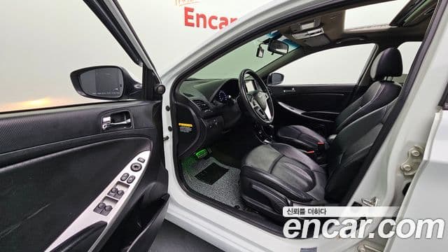 Hyundai Accent(новый кузов / новое поколение) 1.6 GDI top, 2013 10