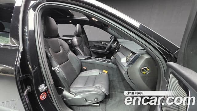 Volvo XC60 2세대 B6 R-Design, 2022 10