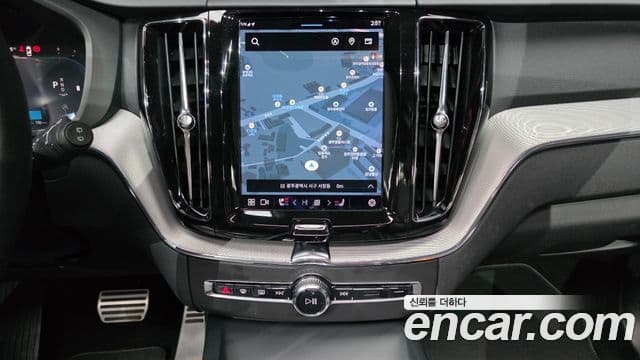 Volvo XC60 2세대 B6 R-Design, 2022 15