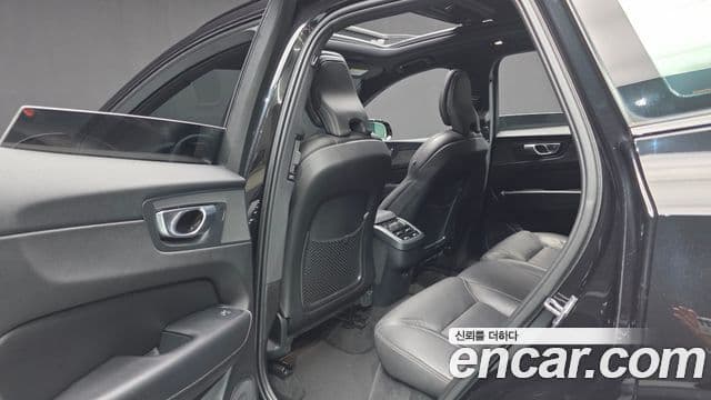 Volvo XC60 2세대 B6 R-Design, 2022 17