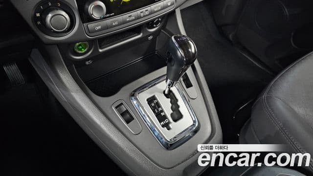 KG모빌리티(SsangYong) Korando 투리스모 4WD RX 9인승, 2016 9