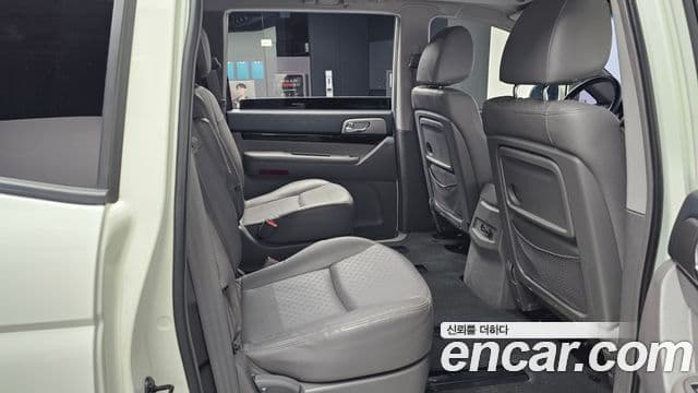 KG모빌리티(SsangYong) Korando 투리스모 4WD RX 9인승, 2016 12